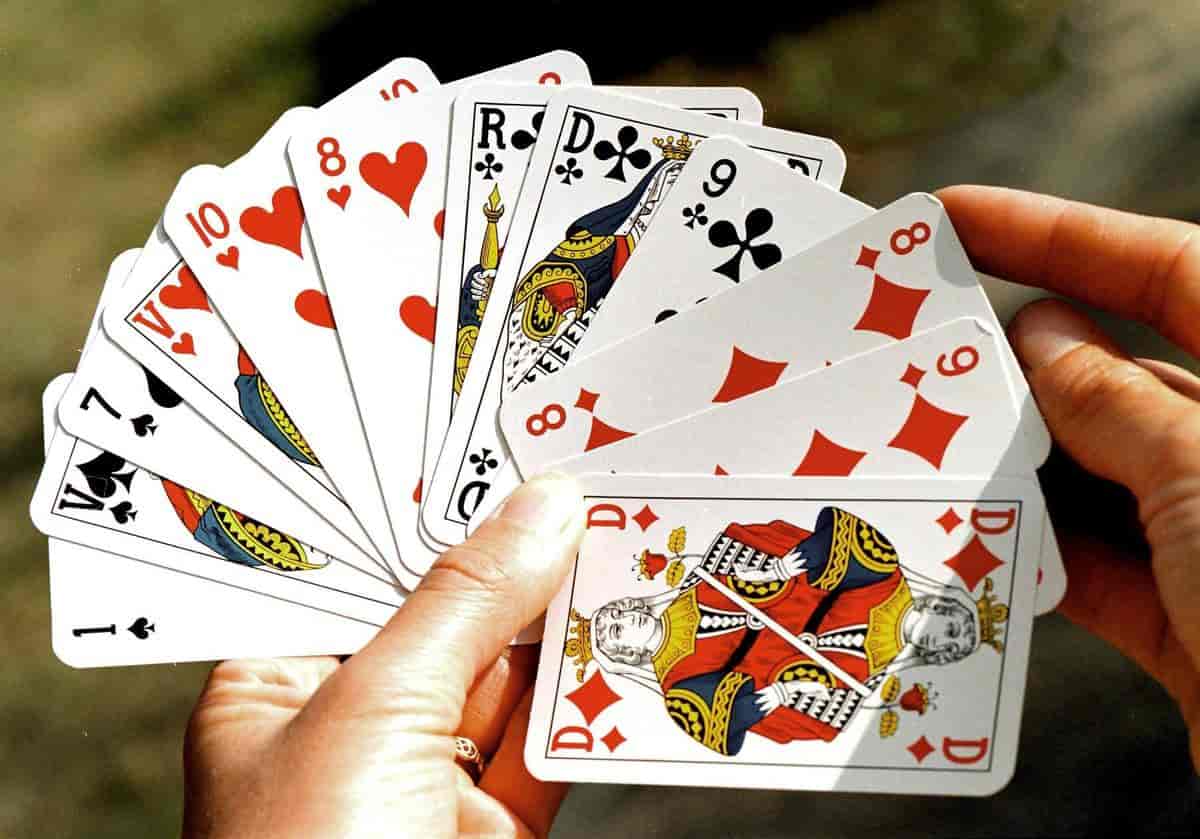 BEP/LE RÉPUBLICAIN LORRAIN ; PHOTO D'ILLUSTRATION SUR LE BRIDGE QUI SE JOUE AVEC UN JEU DE 52 CARTES.
