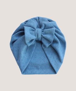 Pointelle Strik Blauw babyturban met open werkje en schattige strik, gemaakt van Oeko-Tex gecertificeerde stof, luchtig en elegant.