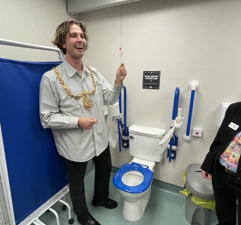 Mayor opens new toilet