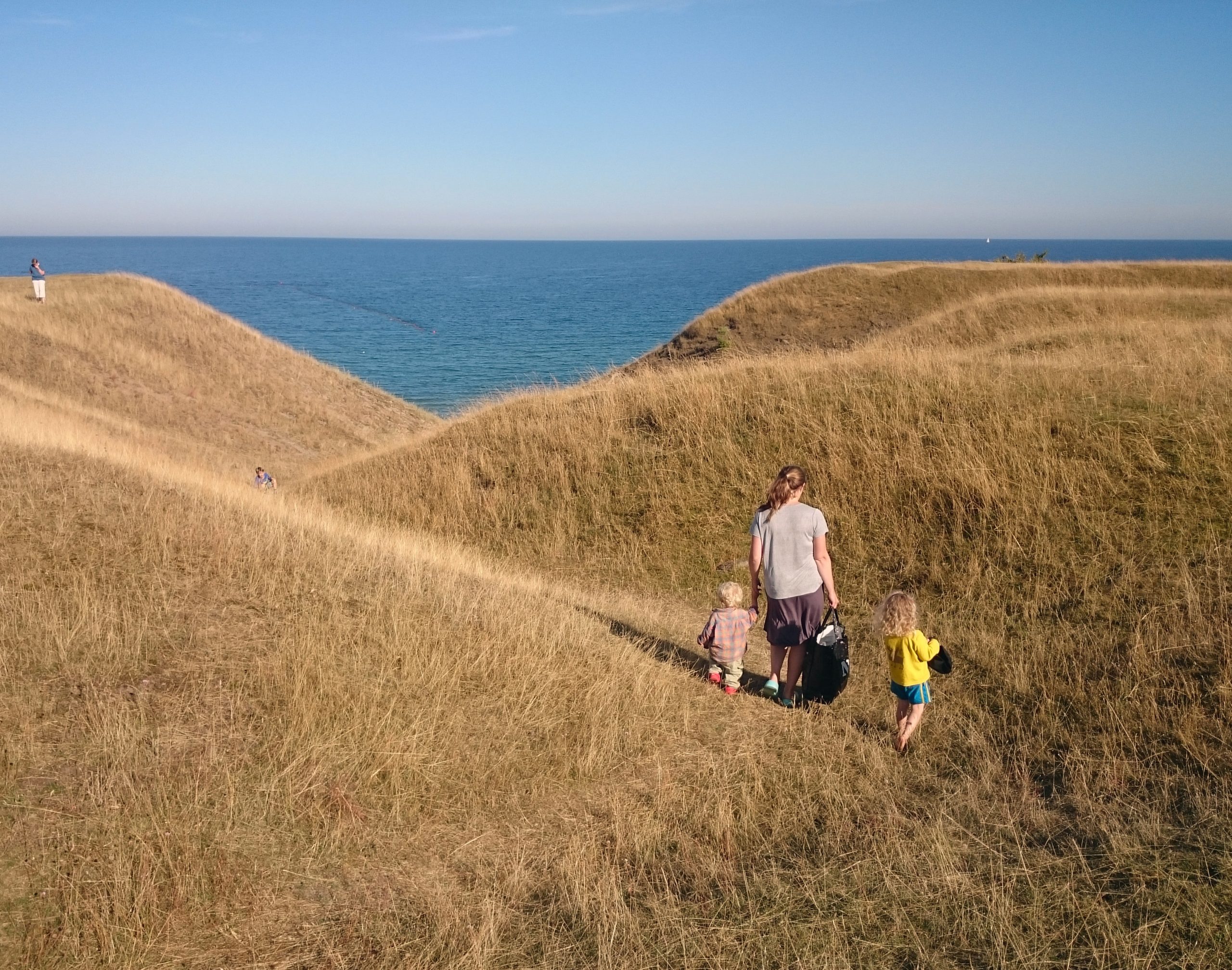 Ravinen slingrar sig mer mot havet.