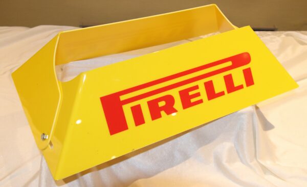 Pirelli dækholder/tire holder