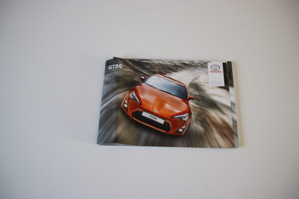 Toyota GT86 2014 brochure/sales brochure