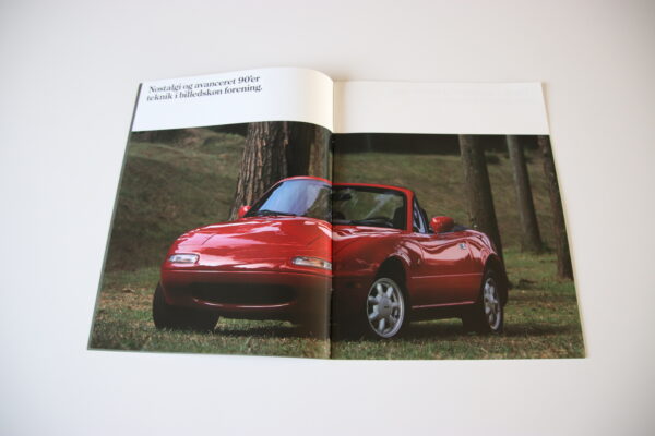 Mazda MX-5 1990 brochure/sales brochure - Image 4