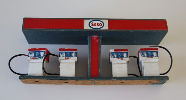 ESSO tankstandere/gas station