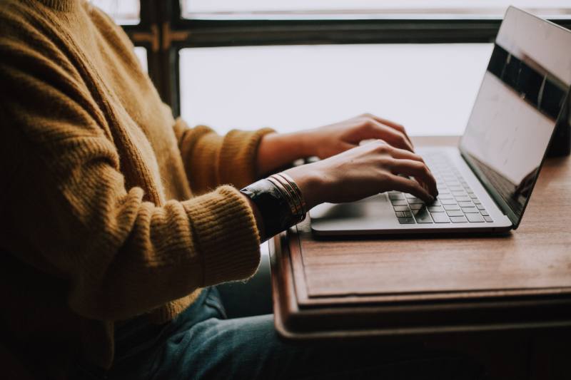 Woman choosing a platform for forex trading online.