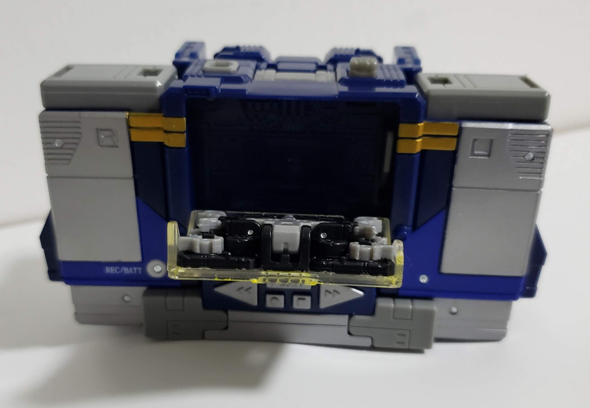 Earthrise Netflix Soundwave 15DEC 2020 – Stefanaeros Transformers Website