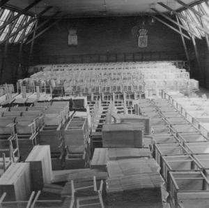 Tennishallen 1959 användes under försommaren och sommaren för lagring av möbler innan skolstart