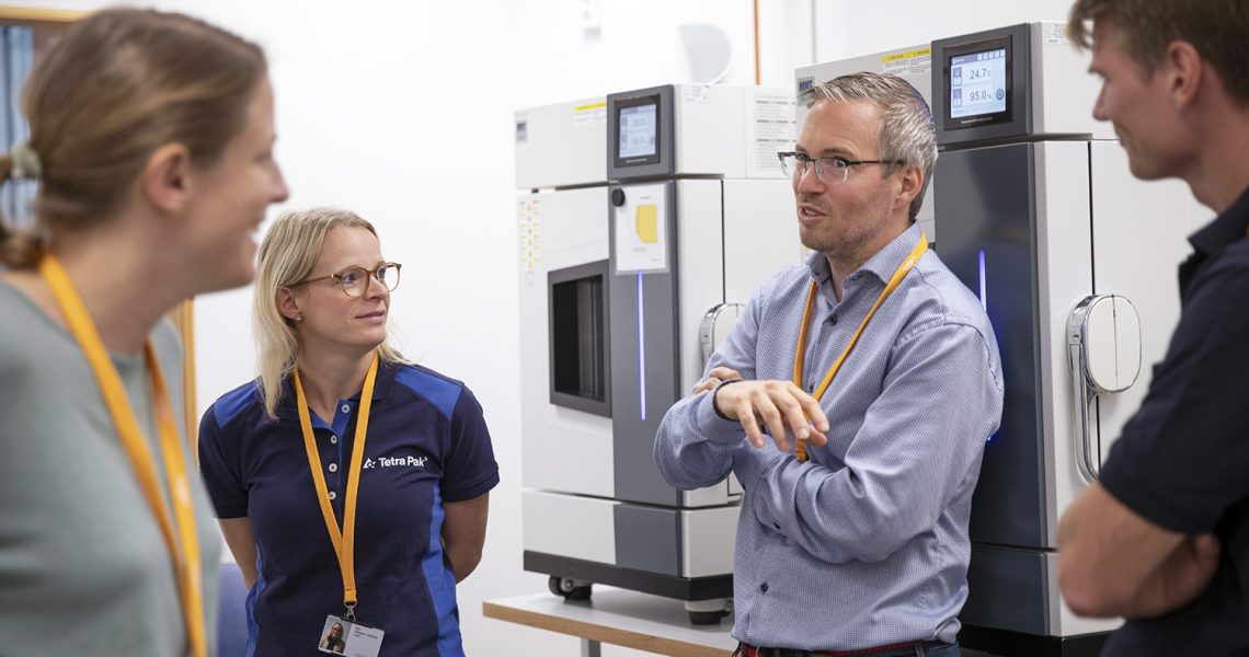 Elin Persson Jutemar and Eskil Andreasson, Tetra Pak, in the ForMAX sample preparation lab at MAX IV. Credit: Anna Sandahl, MAX IV