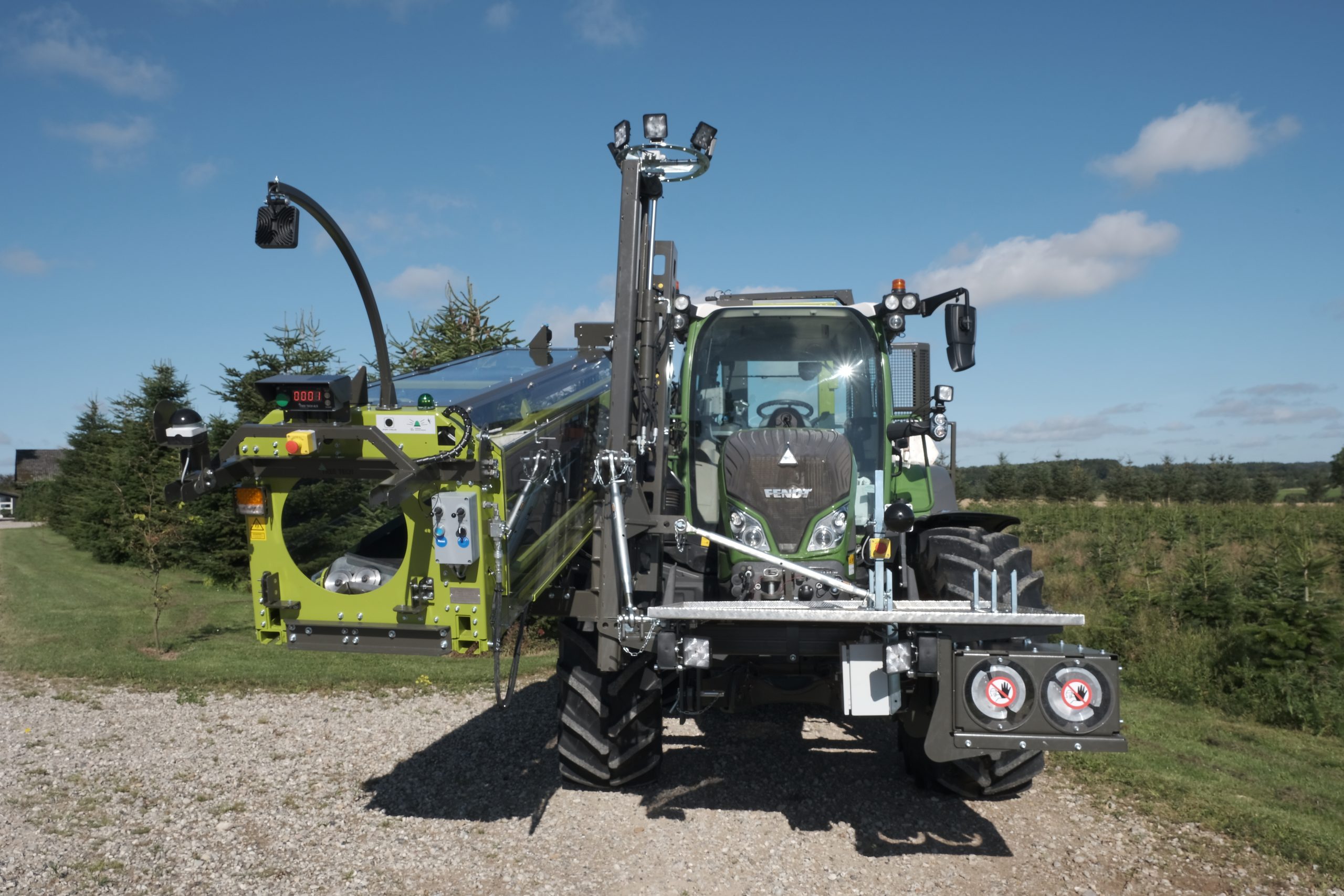 Høj sideløft netmaskine monteret på traktor