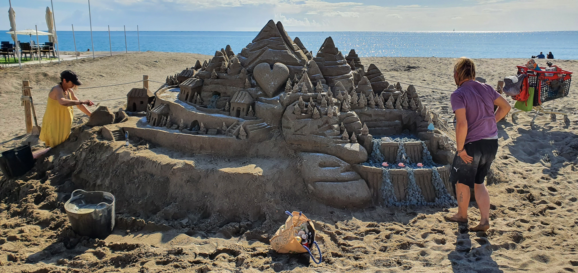 Zandkastelen op het strand in Torremolinos