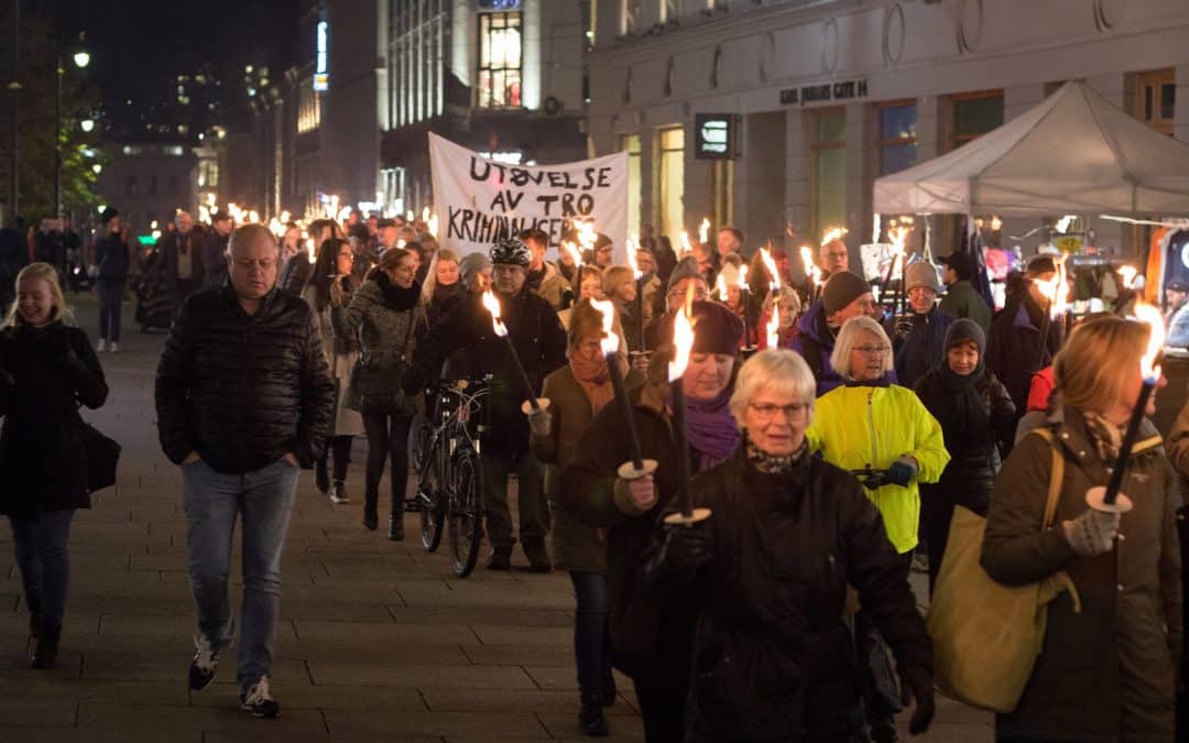 – Send videohilsener til lidende kristne