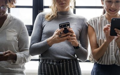 Phubbing, FoMO og kjærligheten til skjermen