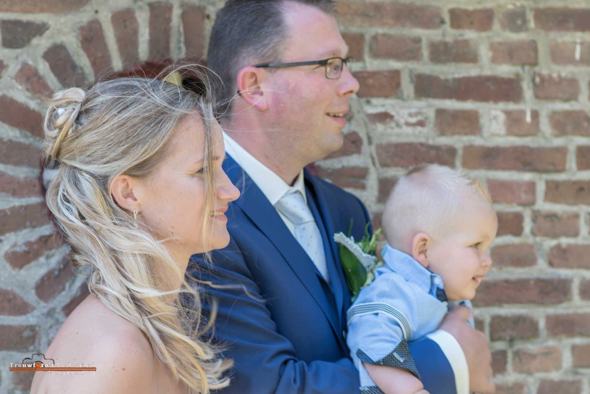 Trouwfotos Friesland bruidspaar met jong kind