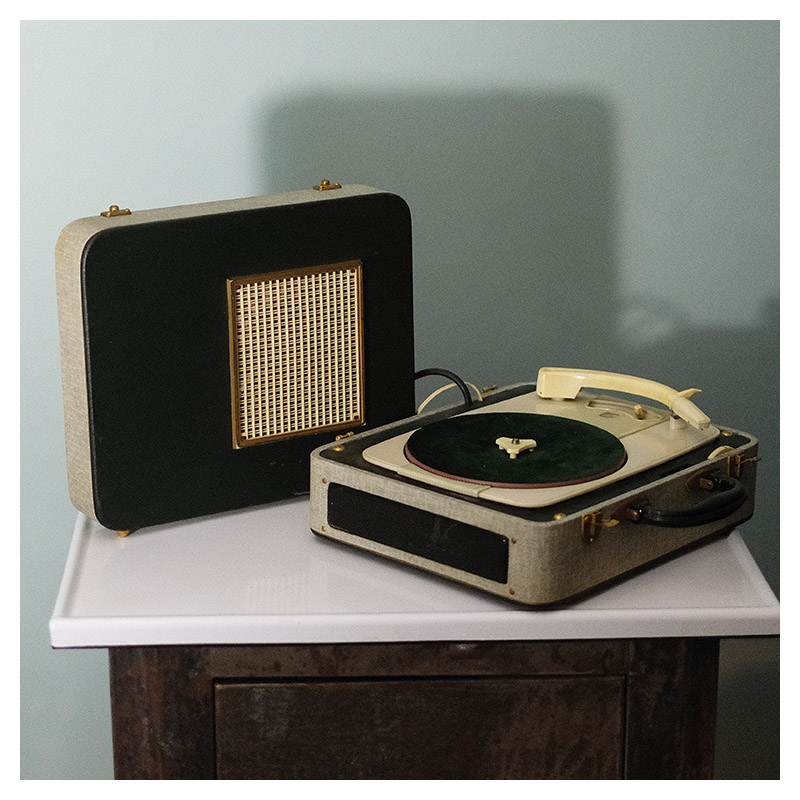 Review-PhilipsPortableRecordPlayer1956