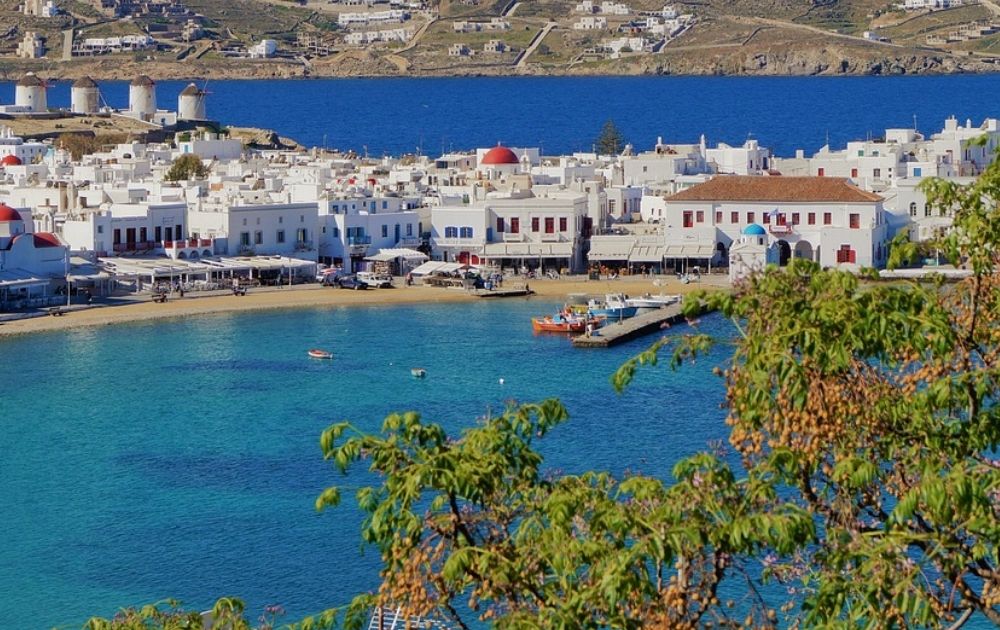 old-harbour-mykonos