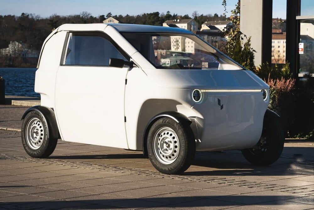 Flat-packed car for urban driving