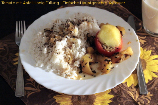 Tomate mit Apfel-Honig-Füllung — Menü