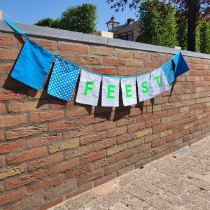 Vlaggenslinger “FEEST”