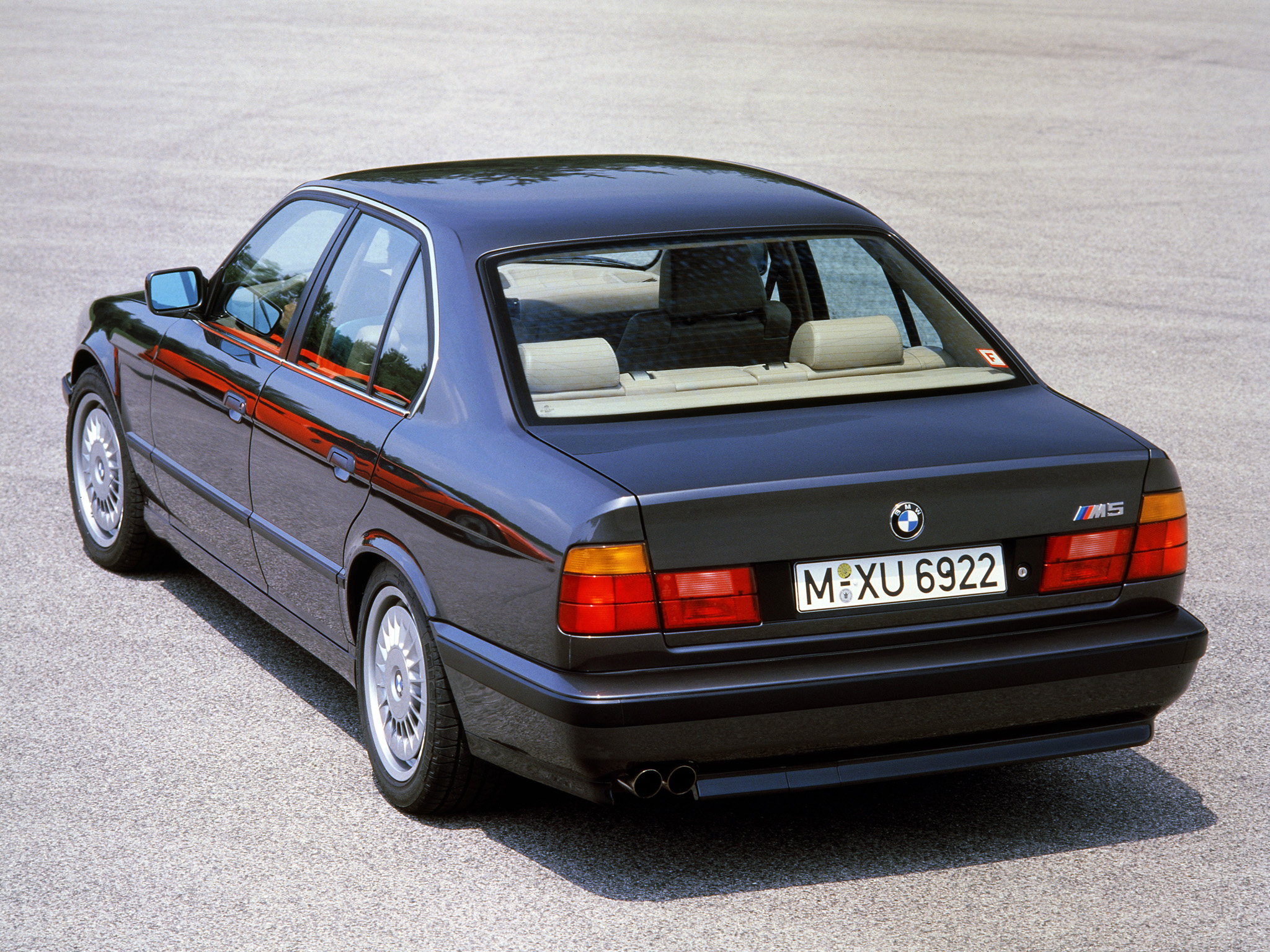 Supersedanen BMW M5 som saknade konkurrenter vid slutet av 80-talet. 