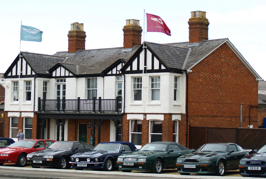 Tickford Street, Newport Pagnell (2007), Old Aston reception