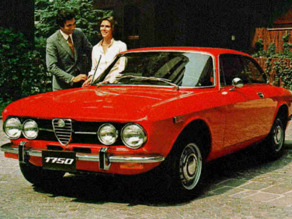 En Alfa från 60-talets storhetstid - Alfa Romeo Giulia GT. Flamboyant GT-bil för folket, men även de rika ville ha en.
