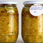 Sauerkraut med spidskål, bønnespirer og karry