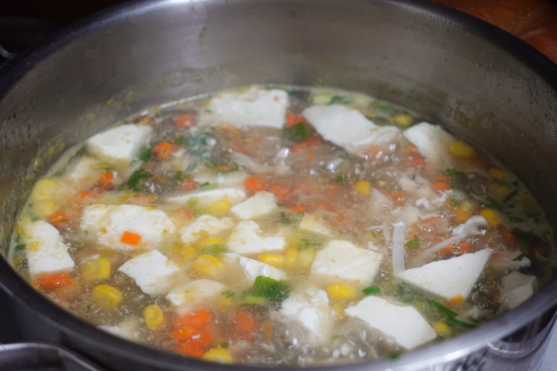 Simmer the broth with seasoning