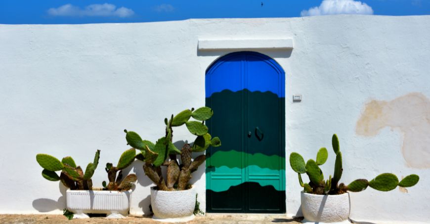 blue door in Ostuni