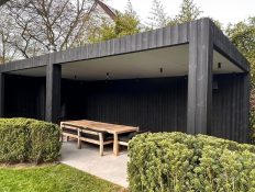 Box terrasoverkapping met zwart vuren