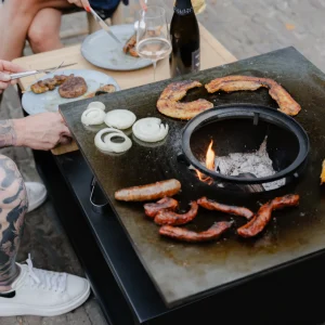 Premium BBQ Plancha Compania, crafted from high-quality materials for perfect grilling. Ideal for outdoor cooking, this versatile plancha offers even heat distribution and durable construction. Perfect for BBQ lovers seeking a professional cooking experience
