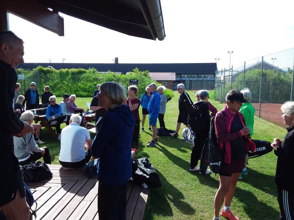 Tennisnetværket nyder fællesskabet med Skive