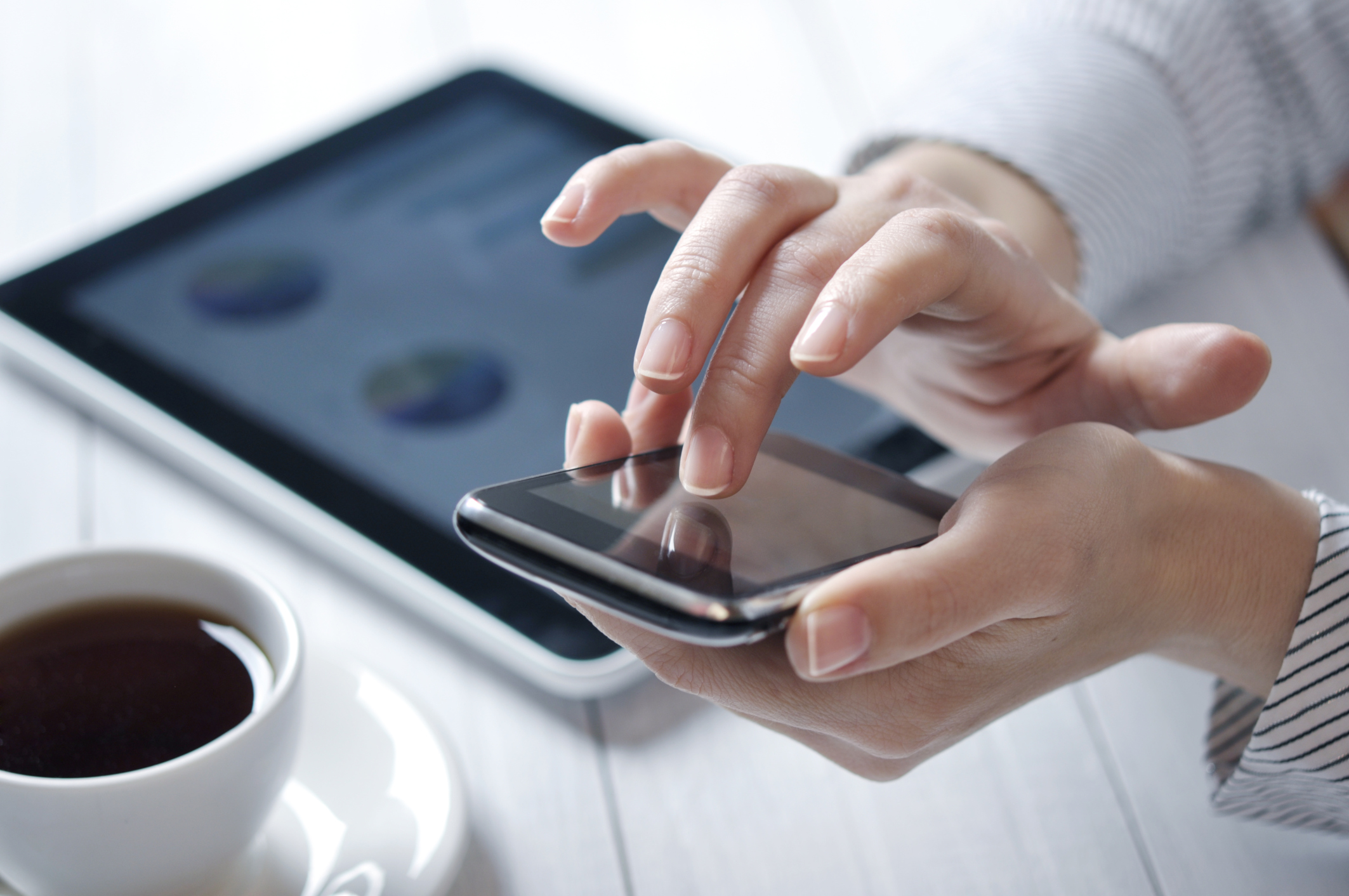 Business-Mobile-Phones-Technology-to-Improve-Your-Business