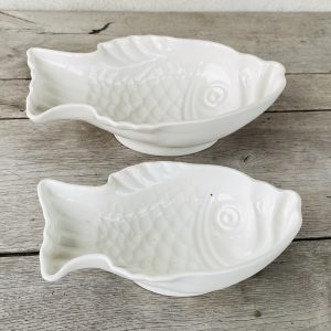 2 fiskeformede skåle i hvid porcelæn