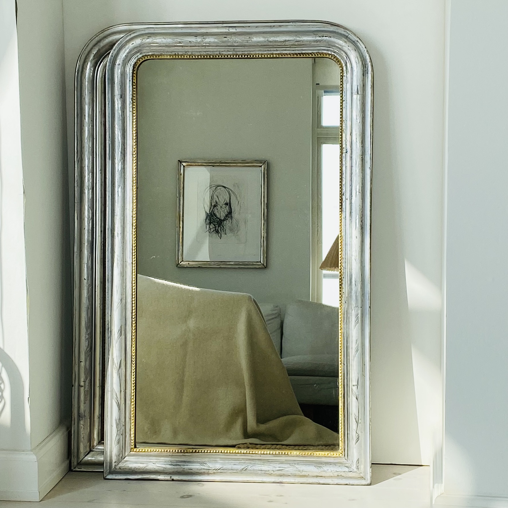 Stort fransk originalt sølvspejl med perlekant 116 x 68 cm - Villa Verte
