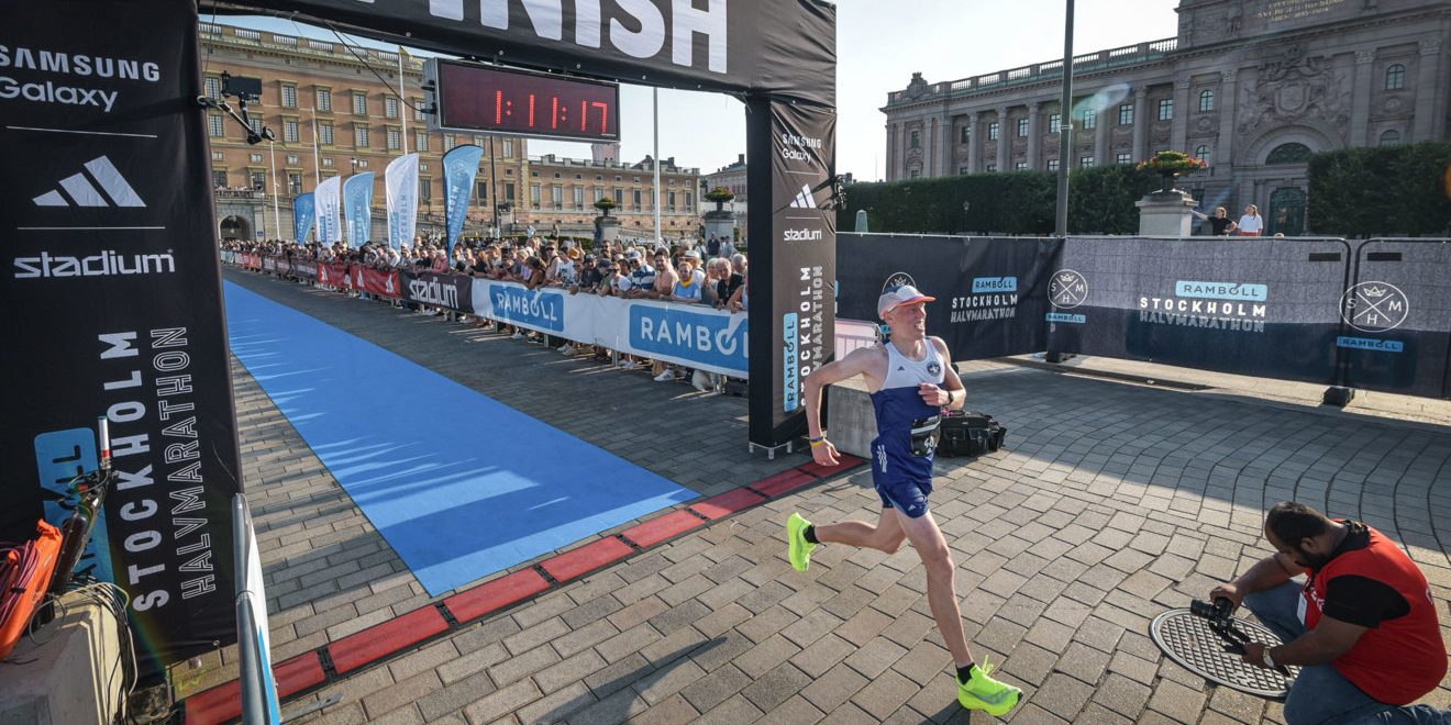 Årets Stockholm Halvmarathon blev (trots värmen) mitt snabbaste lopp på distansen på ganska många år. Foto: Skribenten