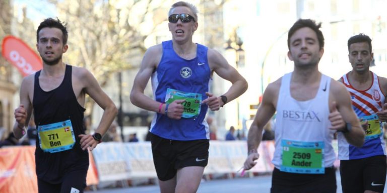 Efter fem långa år av idel motgångar och besvikelser small det i Valencia äntligen till ordentligt på maratondistansen. Denna gång med ett dunderpers på hela fem minuter. Foto: Frihetsnytt