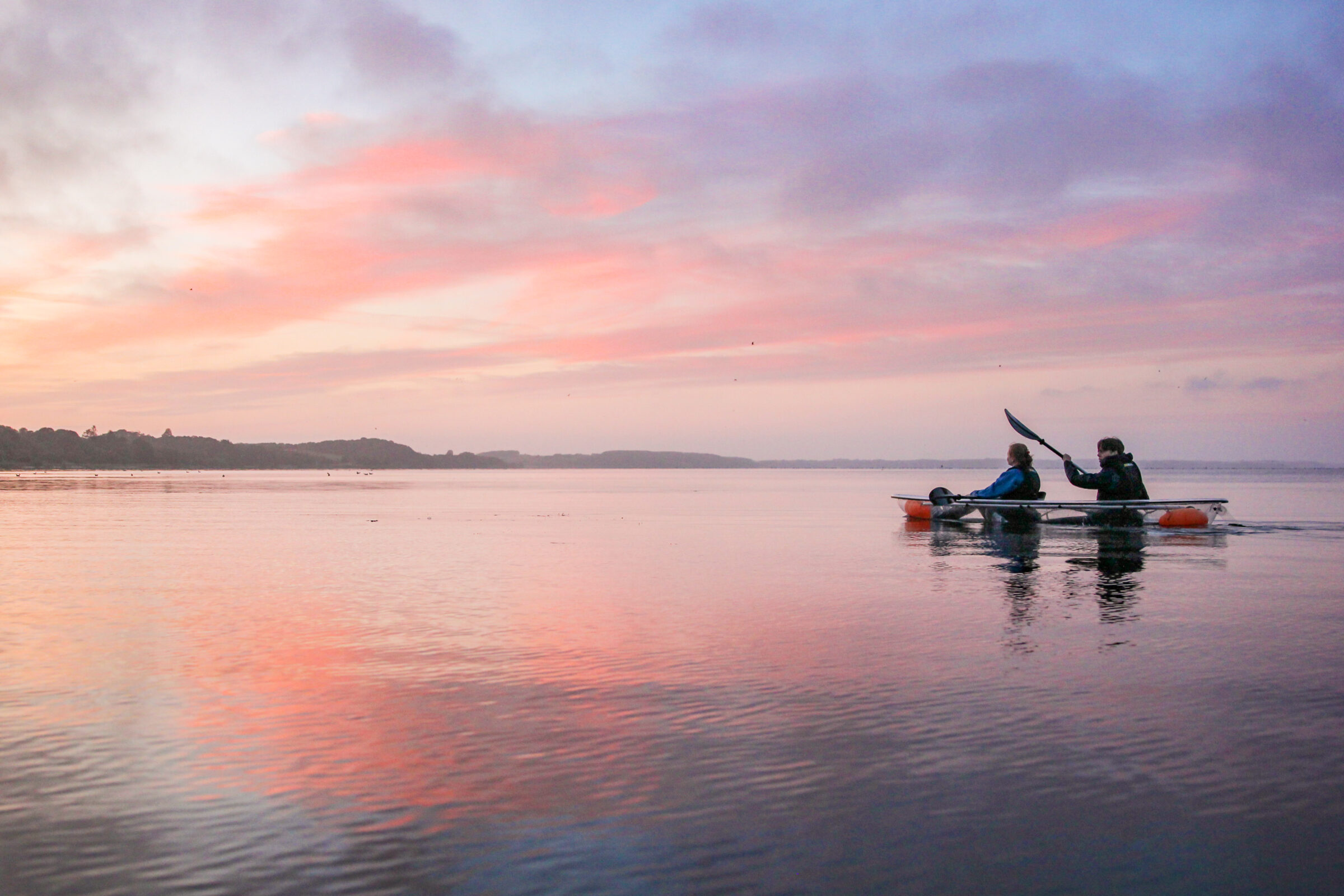 Solnedgangstur i glaskajak med VisionKayak i Skive i Midtjylland/Nordjylland - en vandsportsaktivitet/oplevelse for par, familier og oplagt til kærestetur