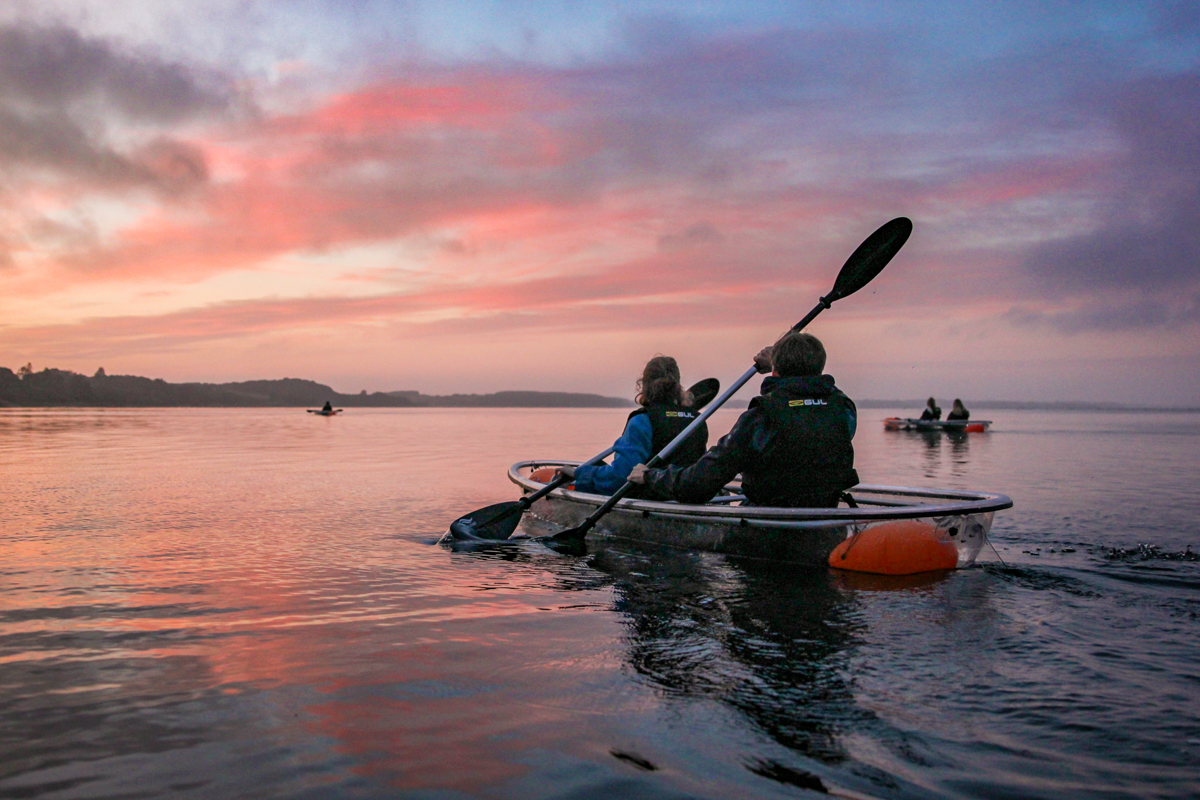 Solnedgangstur i glaskajak med VisionKayak i Skive i Midtjylland/Nordjylland - en vandsportsaktivitet/oplevelse for par, familier og oplagt til kærestetur