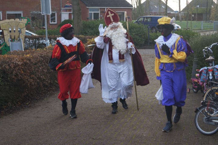 Sinterklaas en Pieten doen Visvliet aan.