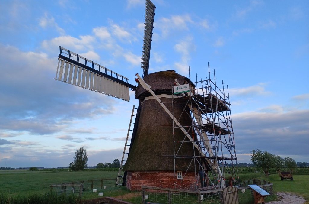 Hilmahuistermolen weer in beweging. (Uit de streekkrant)