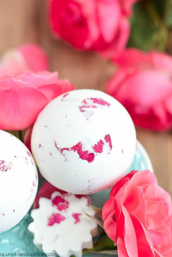 DIY | 12 Luxurious and Easy Bath Bomb Recipes