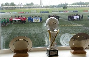 zicht vanuit het wedstrijdbureau op veld oranje