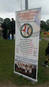 roll-up banner met daarop een filosofische onderbouwing van de Gezonde Voetbalkantine