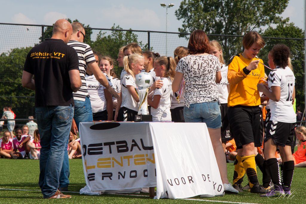 Always Forward - met gouden medailles - momenten voor de uitreiking van de NK wisselbeker: Nederlands Kampioen!