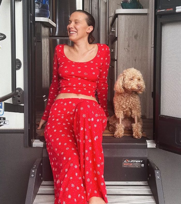 “Det är inte okej!”: Millie Bobby Browns fans starka åsikter om hennes hunds "diaboliska" nya frisyr