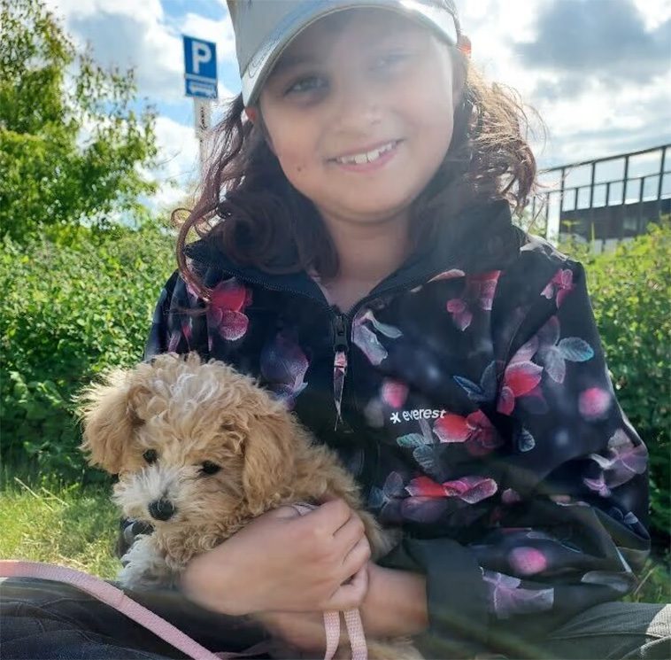 Néa Persson, 9, pantade ihop till en egen hund