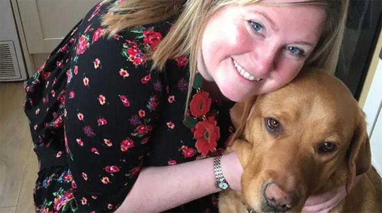 Hundratals människor hedrade döende ledhunden på hans sista promenad