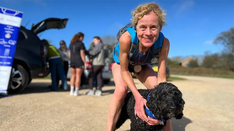 Springer Spaniel sprang ultramaraton – tillsammans med sin ägare för välgörenhet