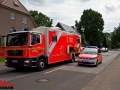 Norderstedt 28.05.2016 Dachstuhlbrand, Falkenbergstraße ca. 13:00 Uhr, Feuer im Dachstuhl eines MFH, Angriff über zwei Drehleitern. ca. 50 Kräfte im Einsatz