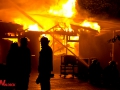 Hamburg; 24.05.2016; Eidelstedt Holsteiner Chaussee; Schuppenbrand breitet sich auf Teile einer Lagerhalle/Gewerbebetrieb aus. Mehrere Feuerwehren im Einsatz. Massive Brandbekämpfung. Foto: Dominick Waldeck